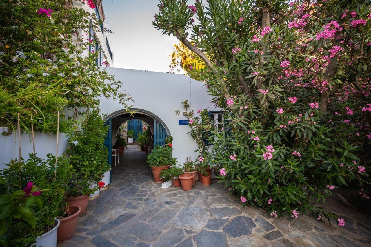 Callisti Mykonos Town With Pool View And Calypso Upper Floor With Sea View ภายนอก รูปภาพ
